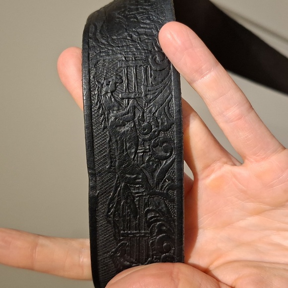 Men's Black Genuine Leather Embossed/Etched Belt with Horse Design (Size US 40) - Picture 6 of 10